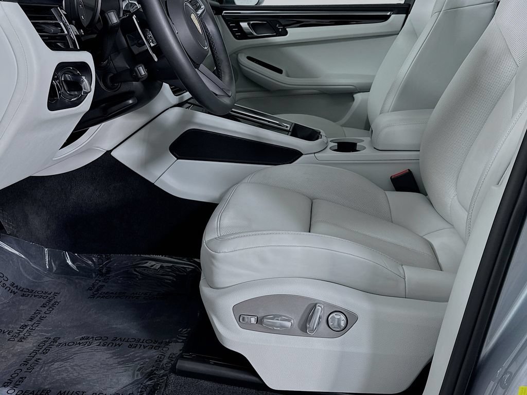 New 2025 Porsche Macan AWD/4WD image 22