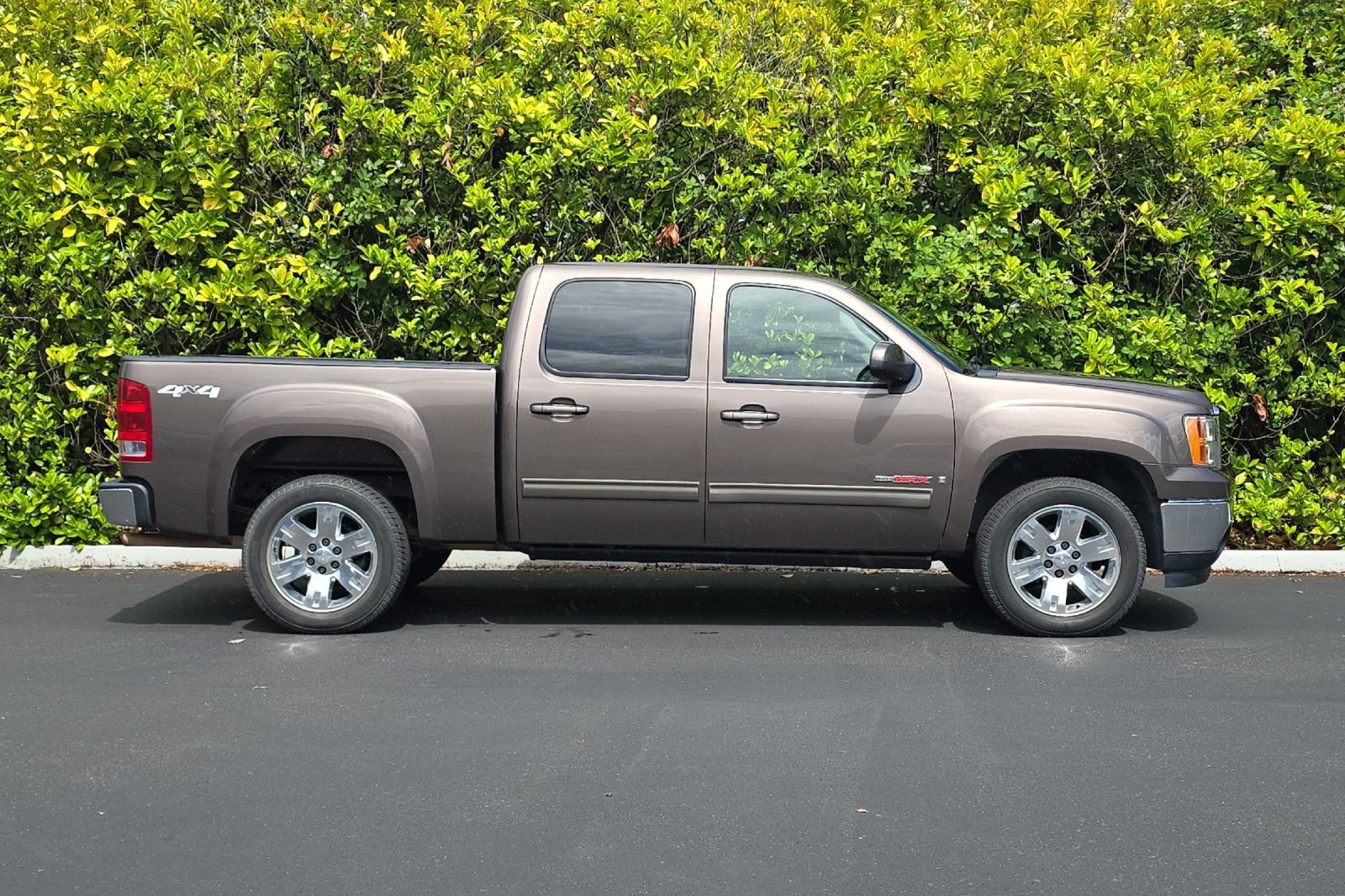 Used 2007 GMC Sierra 1500 SLT w/ Entertainment Package AWD/4WD image 3