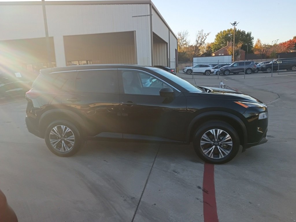 Used 2023 Nissan Rogue SV image 7