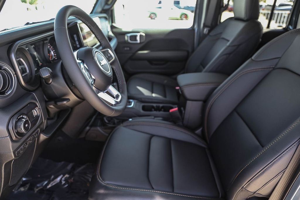 New 2026 Jeep Wrangler Unlimited Sahara AWD/4WD image 18