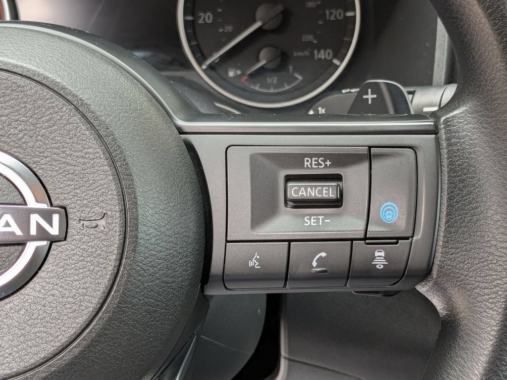 Used 2024 Nissan Rogue SV FWD image 17