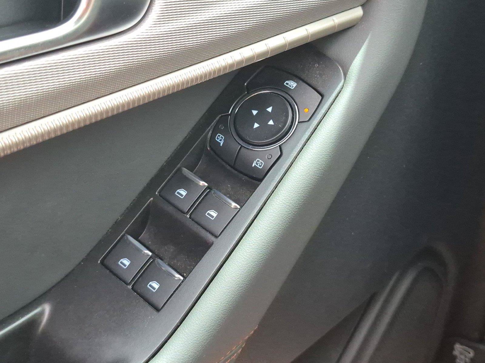 Used 2025 Ford Explorer Active w/ Active Comfort Package RWD image 18