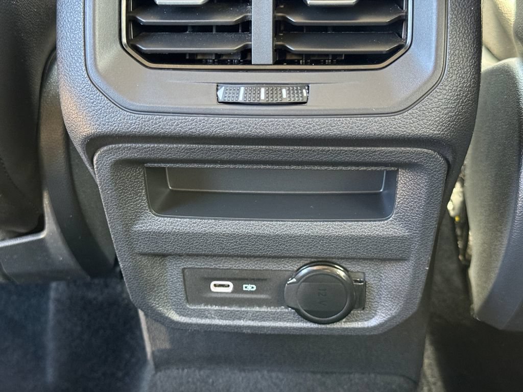 Used 2023 Volkswagen Tiguan SE AWD/4WD image 36