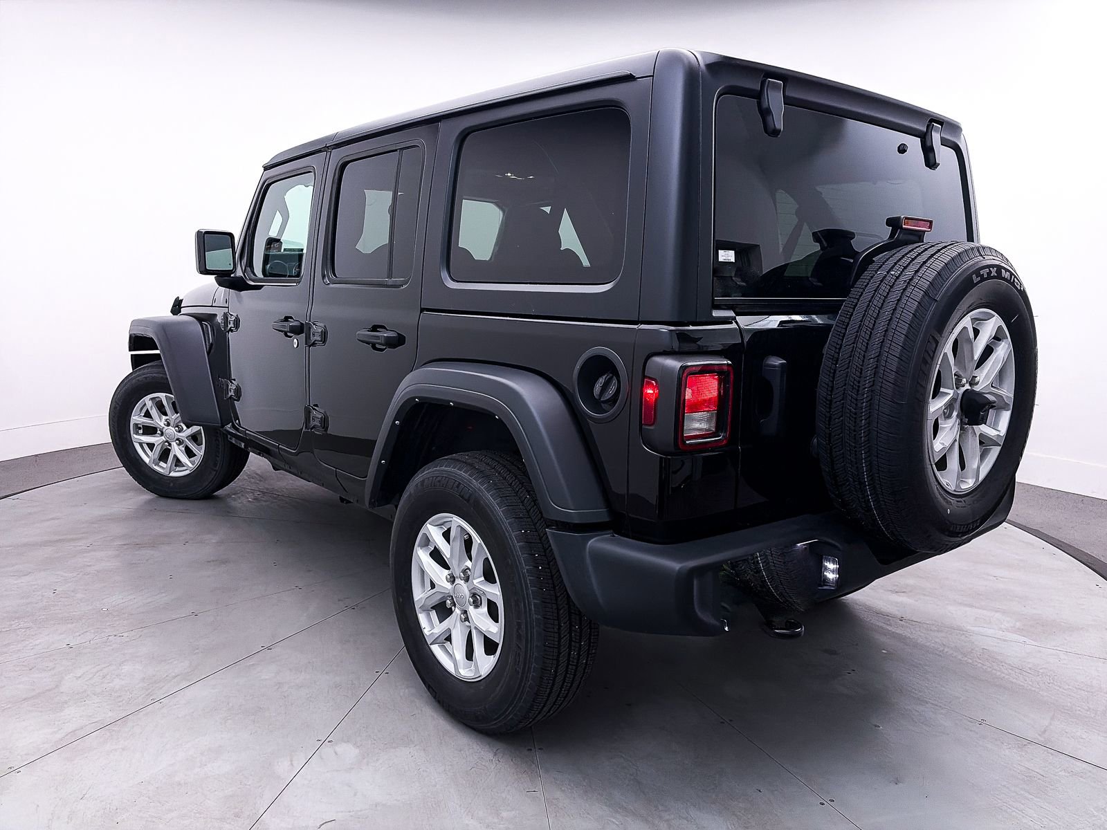 Used 2023 Jeep Wrangler Unlimited Sport AWD/4WD image 2