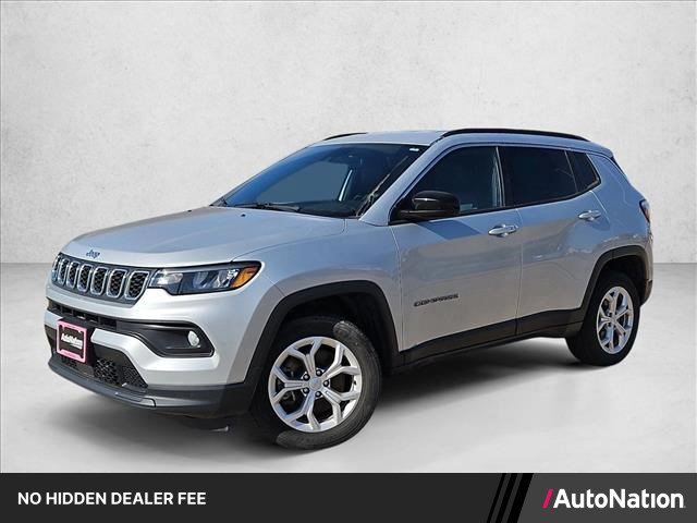 Used 2024 Jeep Compass Latitude AWD/4WD image 1