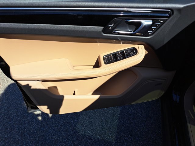 Used 2026 Porsche Macan image 24