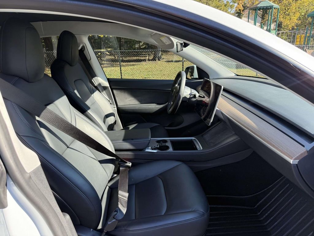 Used 2022 Tesla Model Y Long Range image 14