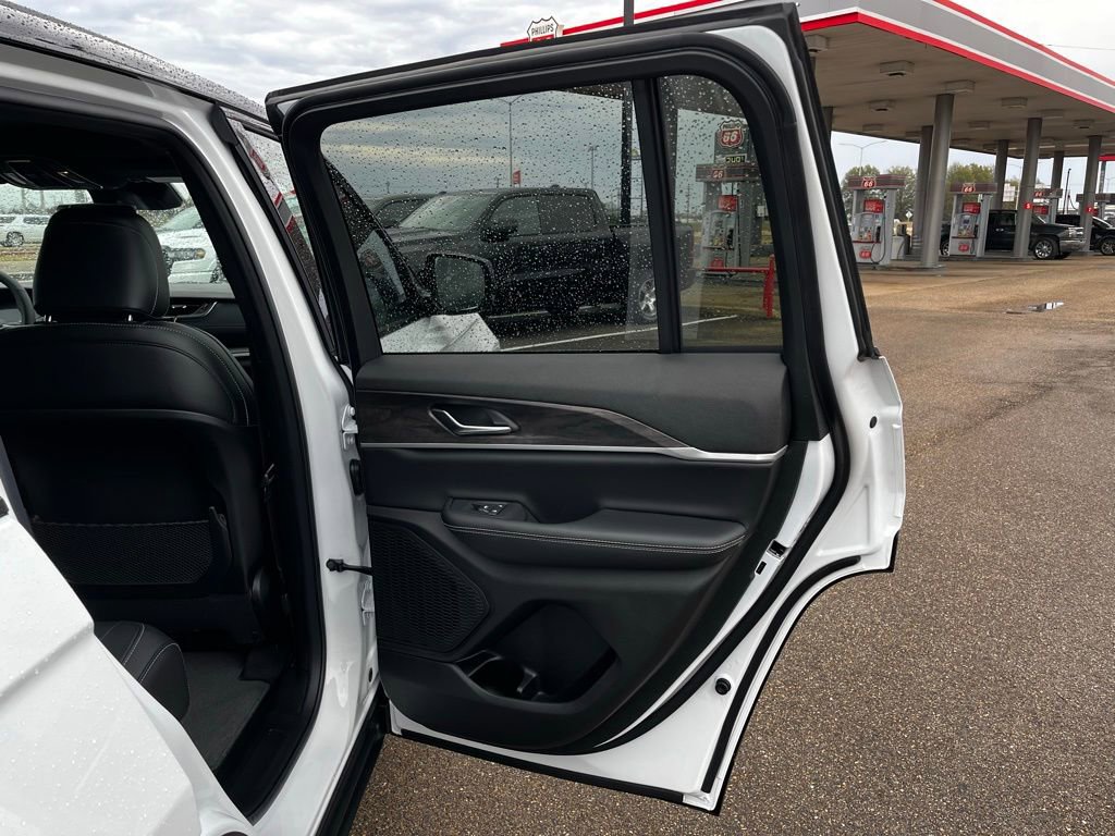 New 2025 Jeep Grand Cherokee Limited image 30