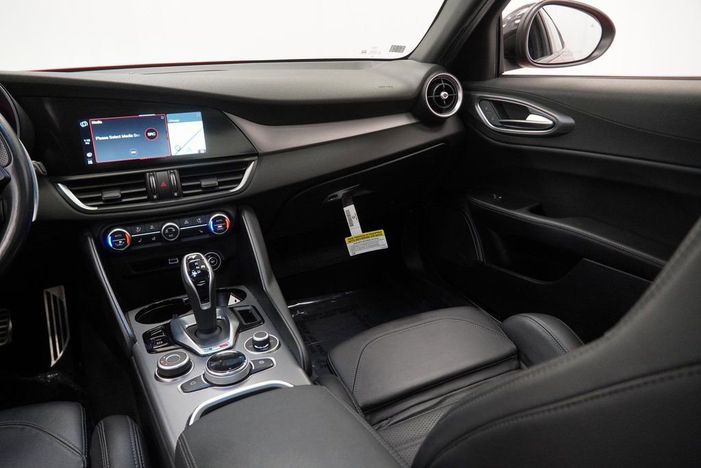 Used 2024 Alfa Romeo Giulia Veloce image 25