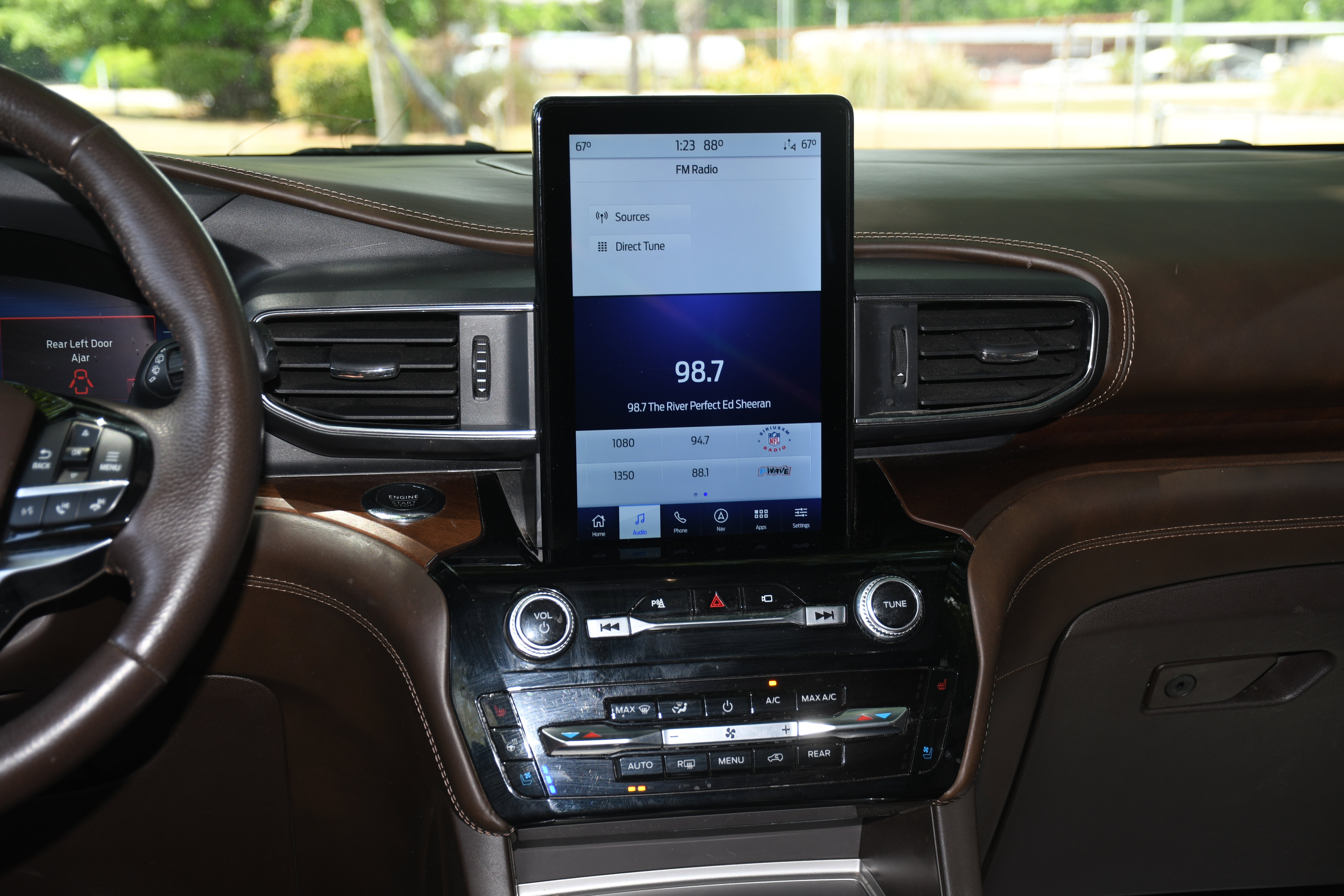 Used 2022 Ford Explorer King Ranch w/ Class IV Trailer Tow Package RWD image 19