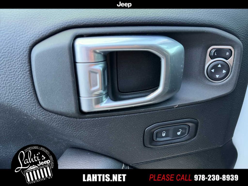 Certified 2022 Jeep Wrangler Unlimited Sahara w/ Cold Weather Group image 32