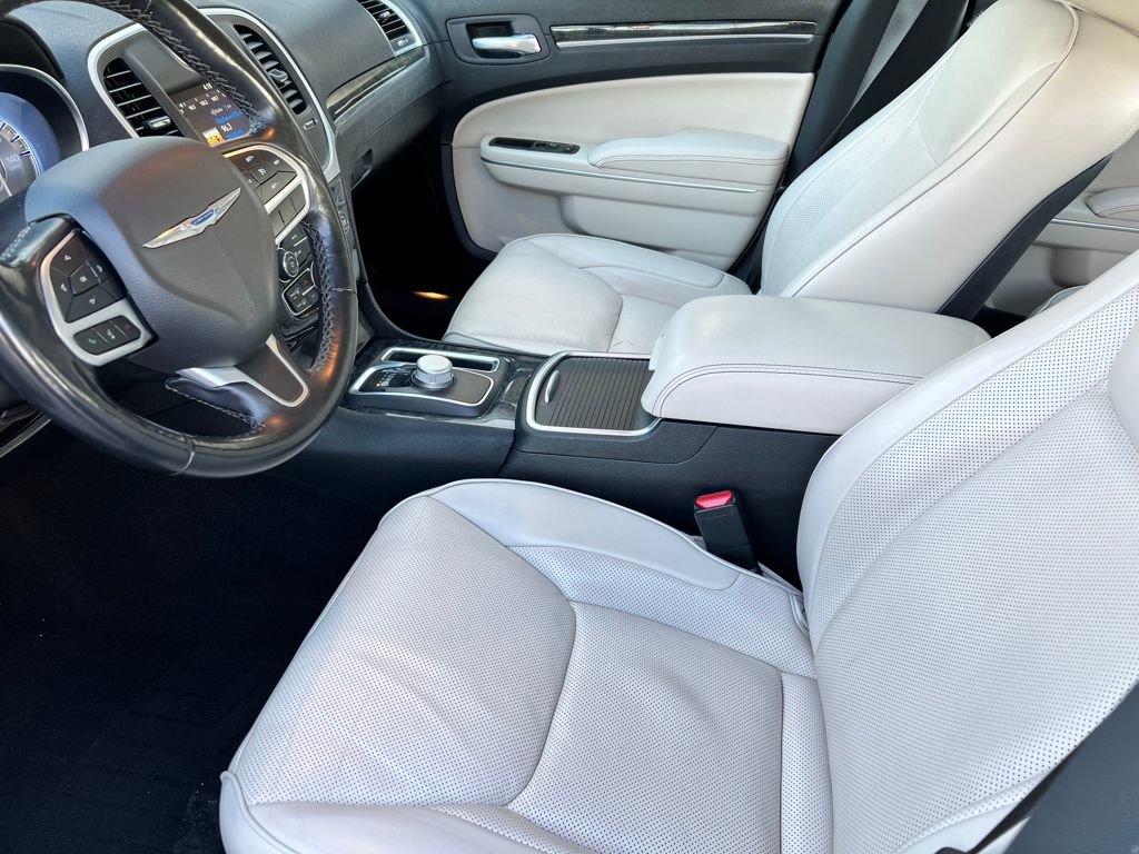 Used 2022 Chrysler 300 Touring L w/ Comfort Group image 9