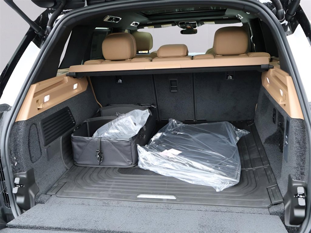 New 2025 Land Rover Range Rover SE image 15