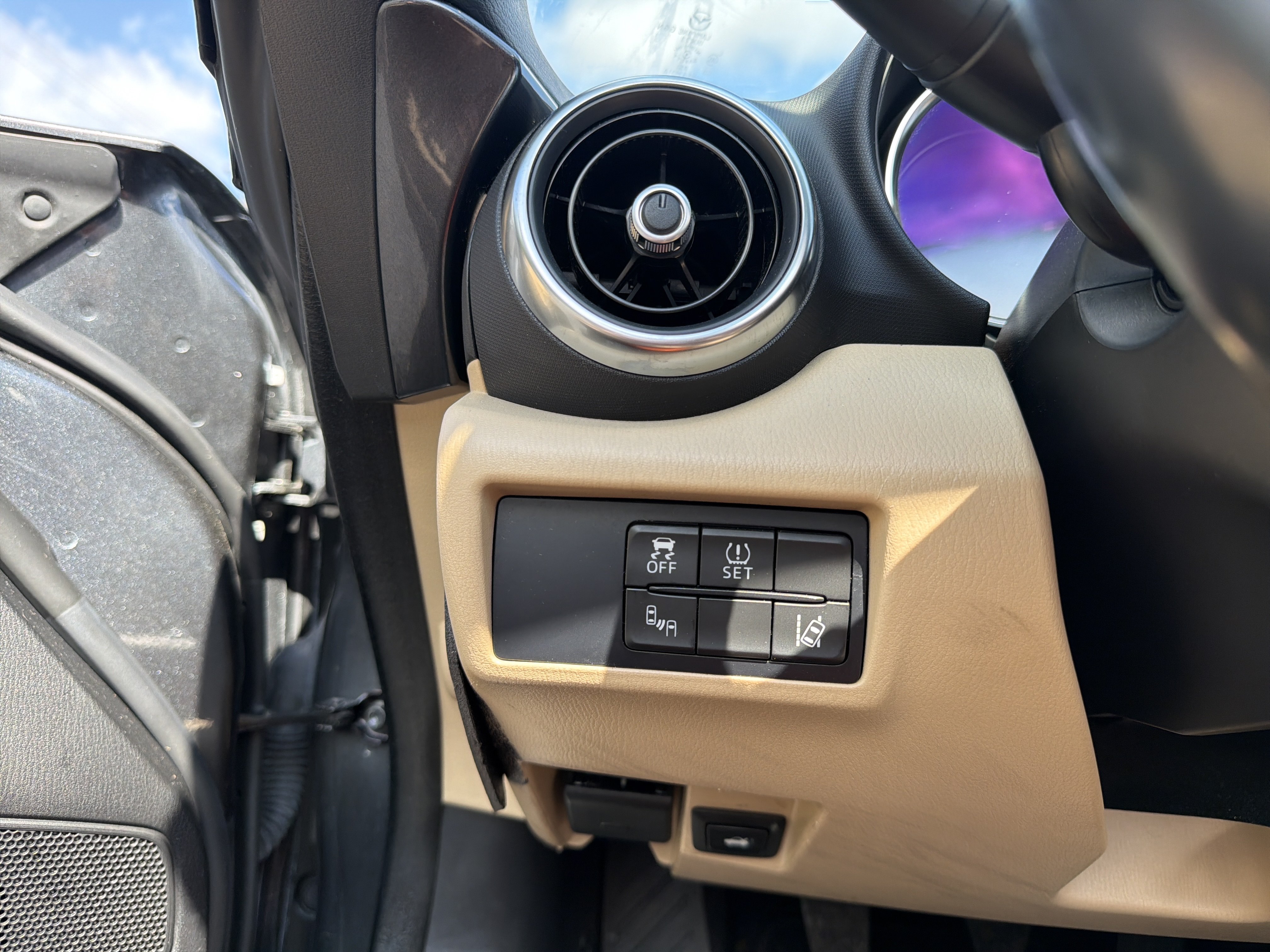 Used 2016 MAZDA MX-5 Miata Grand Touring RWD image 18