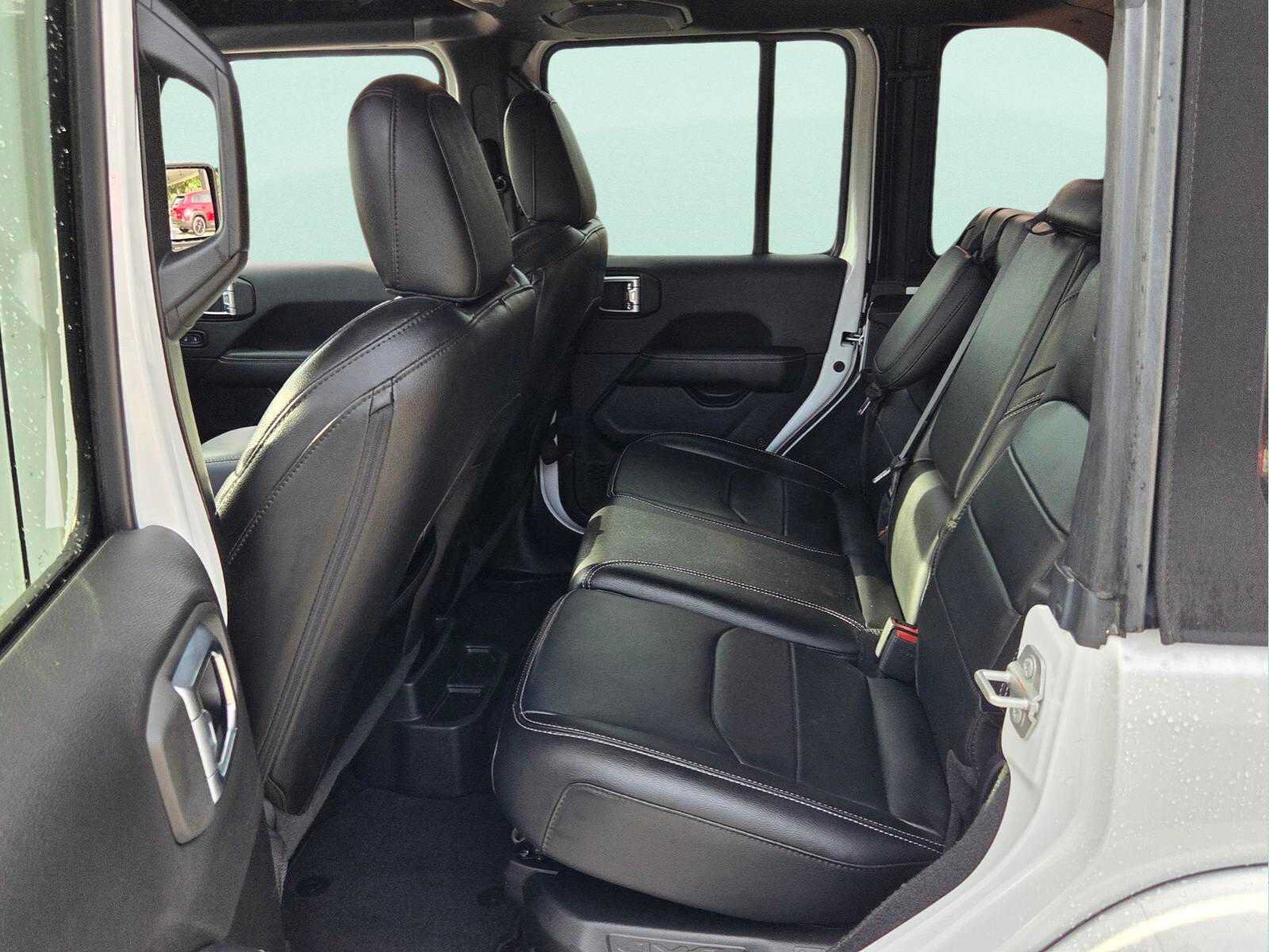 Used 2023 Jeep Wrangler Unlimited Sahara w/ Cold Weather Group AWD/4WD image 11