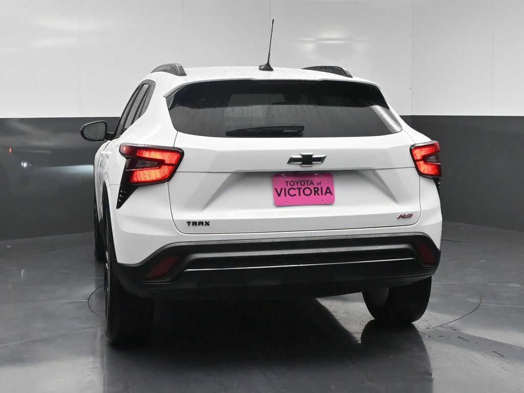 Used 2025 Chevrolet Trax RS FWD image 17