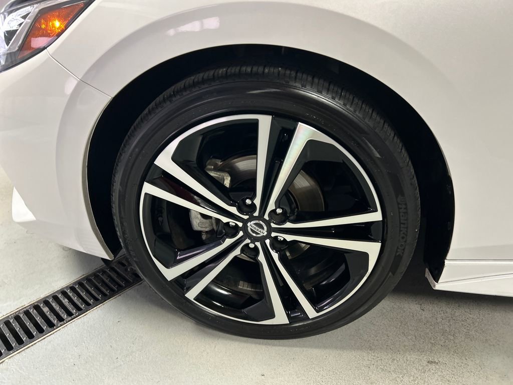 Used 2023 Nissan Sentra SR w/ SR Premium Package FWD image 9