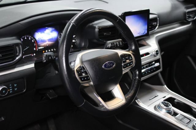 Used 2021 Ford Explorer XLT w/ Equipment Group 202A AWD/4WD image 12