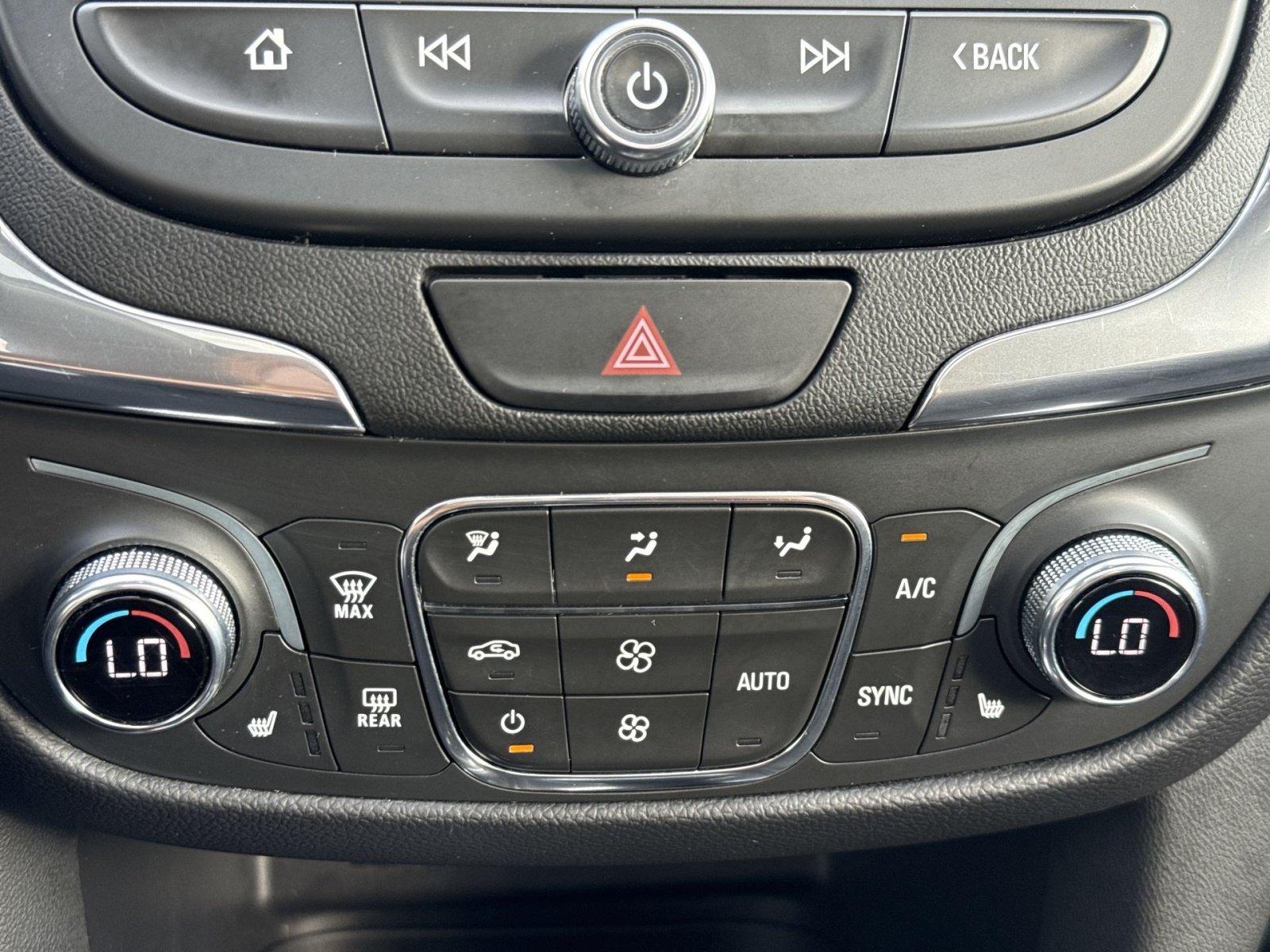 Used 2021 Chevrolet Equinox LT FWD image 22