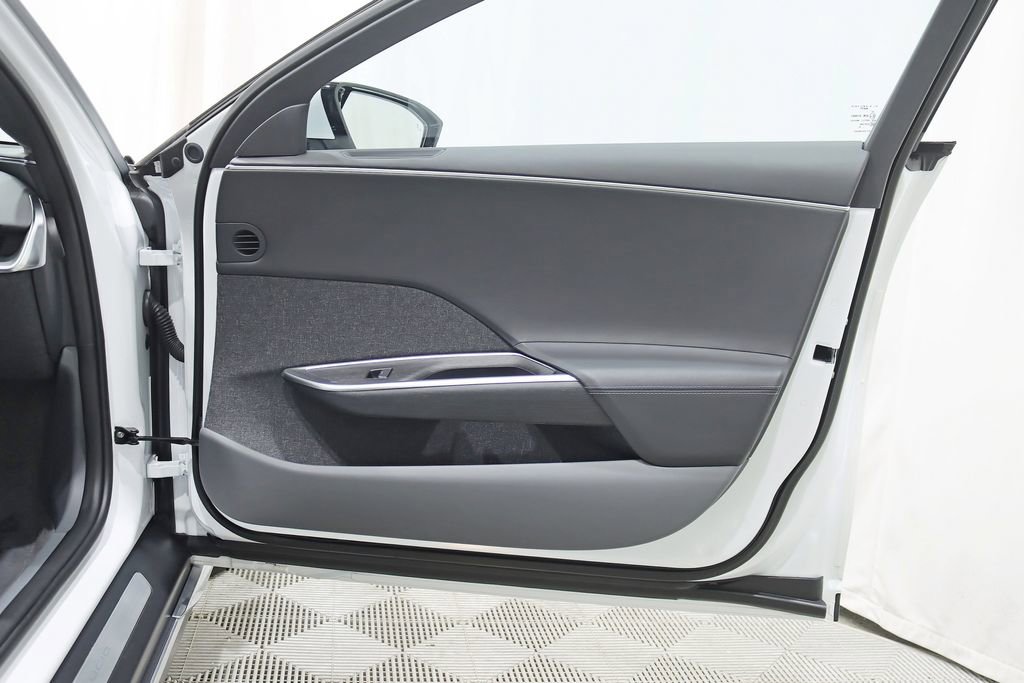 Used 2023 Lucid Air Touring image 6