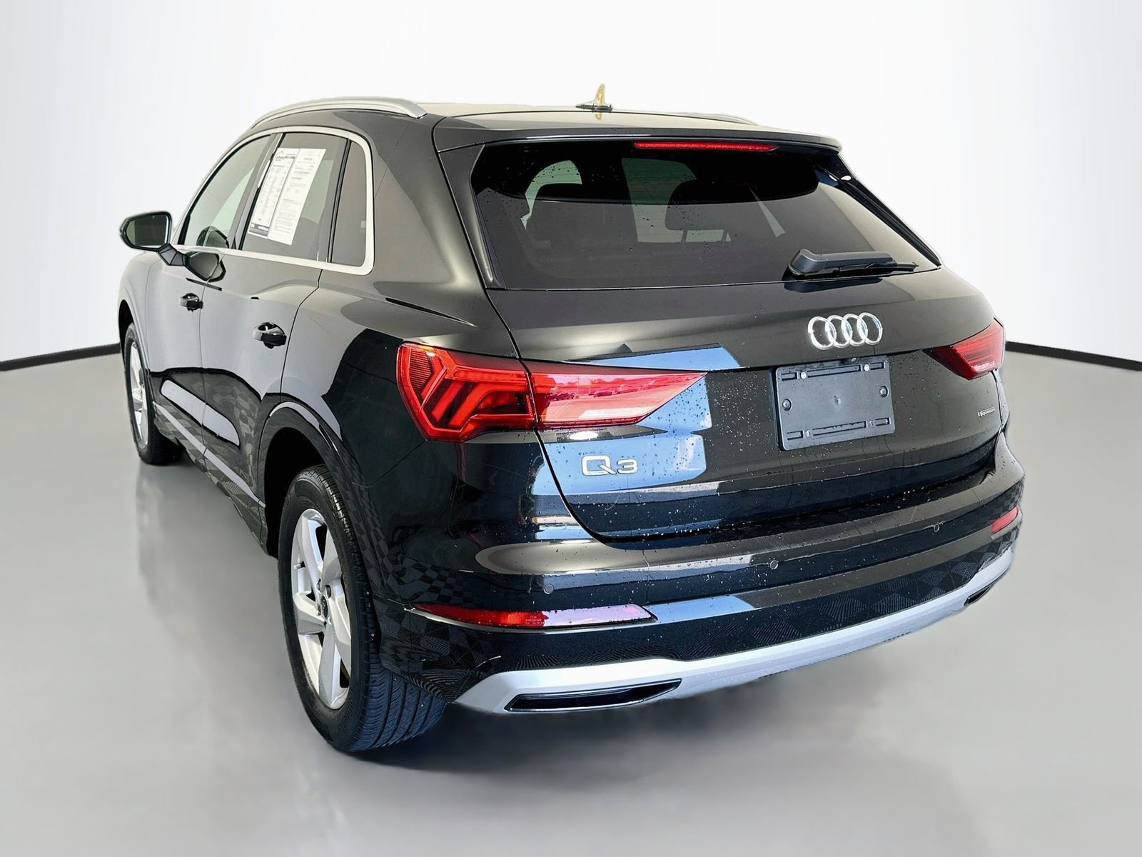 Used 2021 Audi Q3 2.0T Premium w/ Convenience Package AWD/4WD image 5