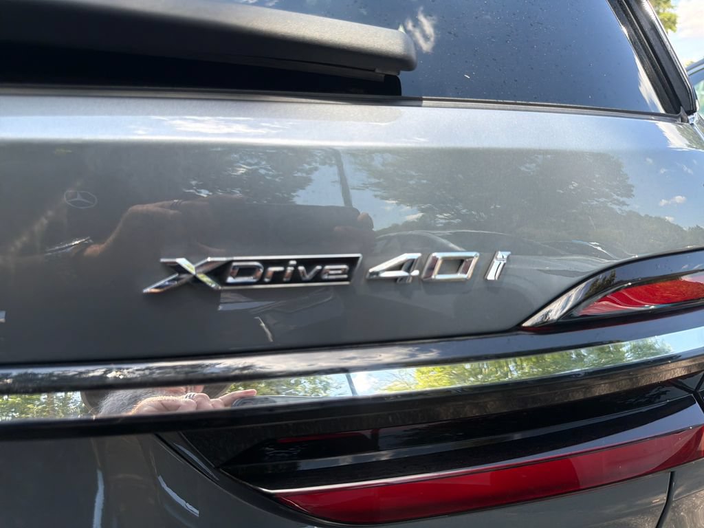 Used 2023 BMW X7 xDrive40i w/ M Sport Package AWD/4WD image 31