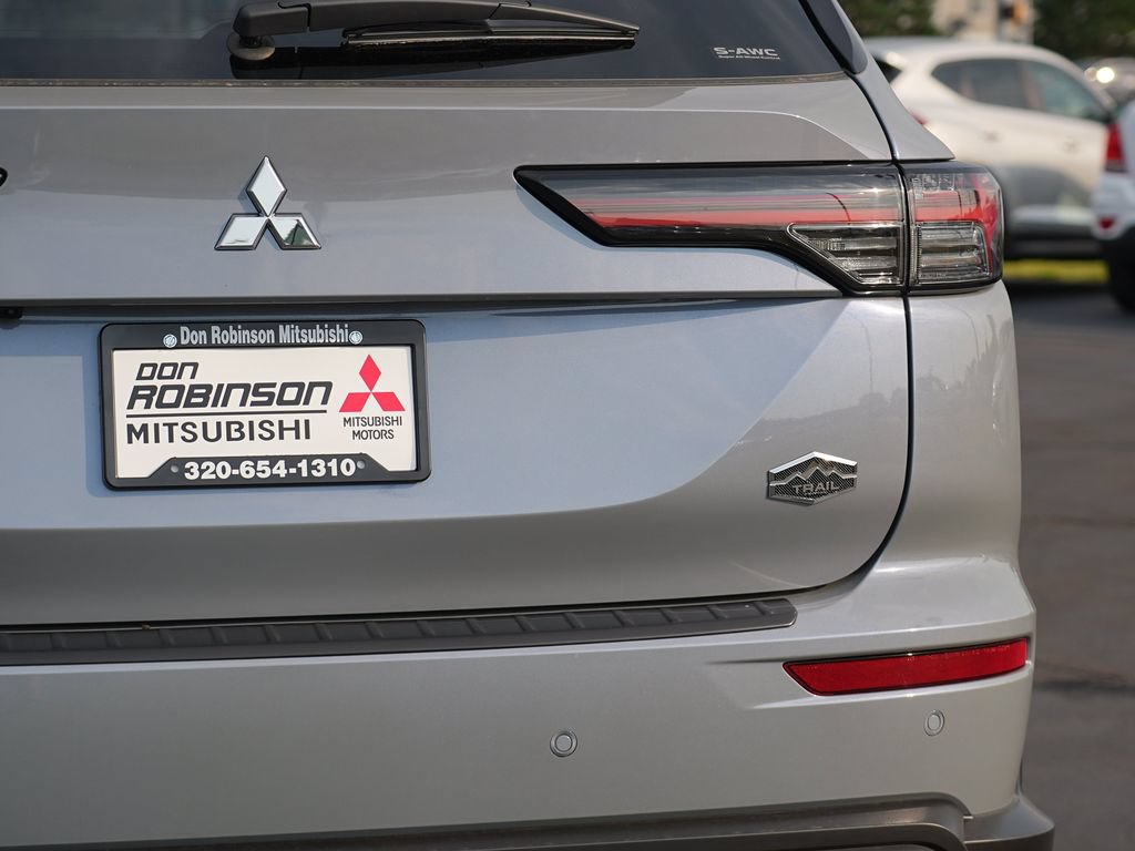 New 2026 Mitsubishi Outlander AWD image 10