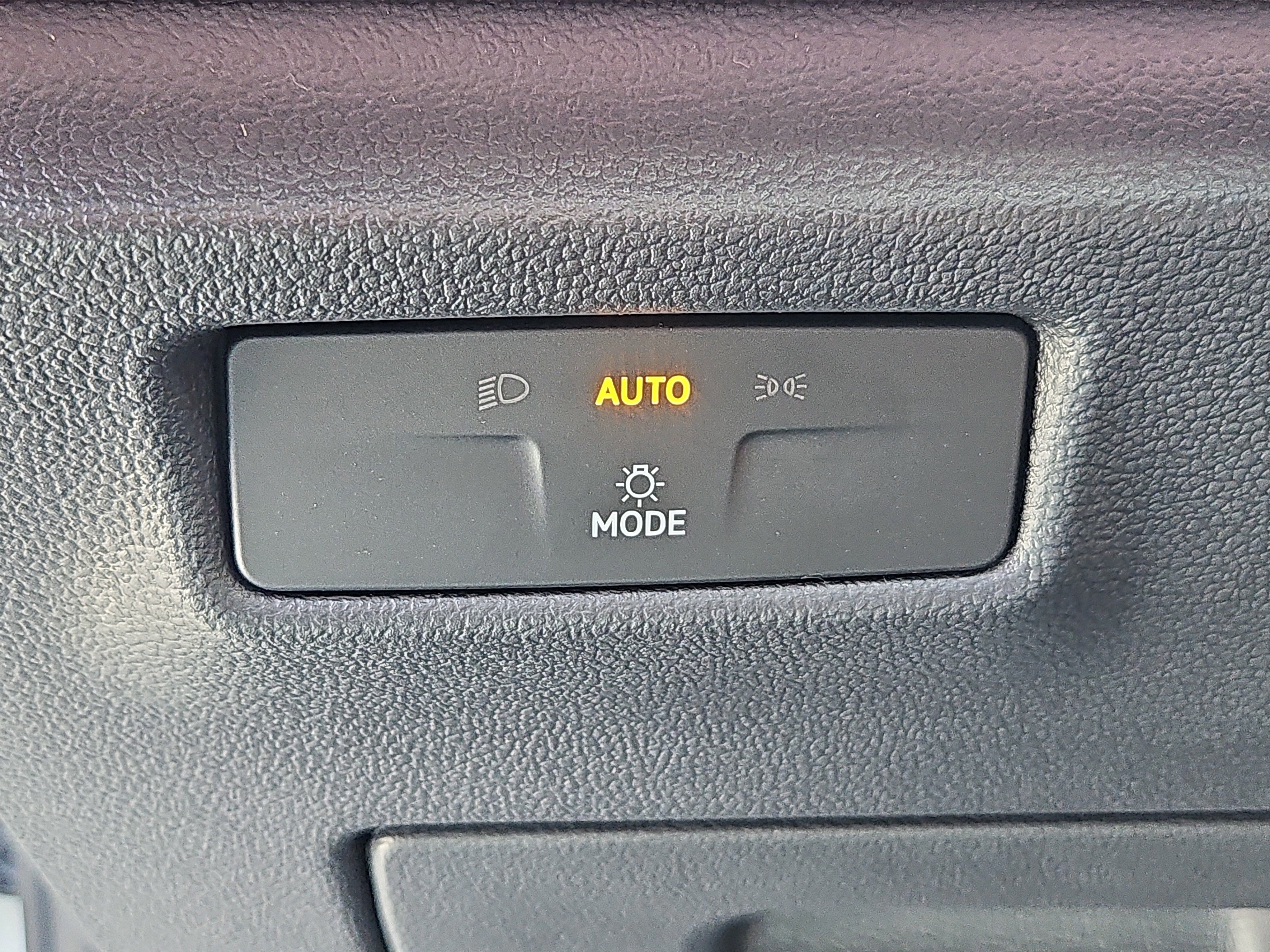 New 2026 Volkswagen Tiguan SE R-Line image 9