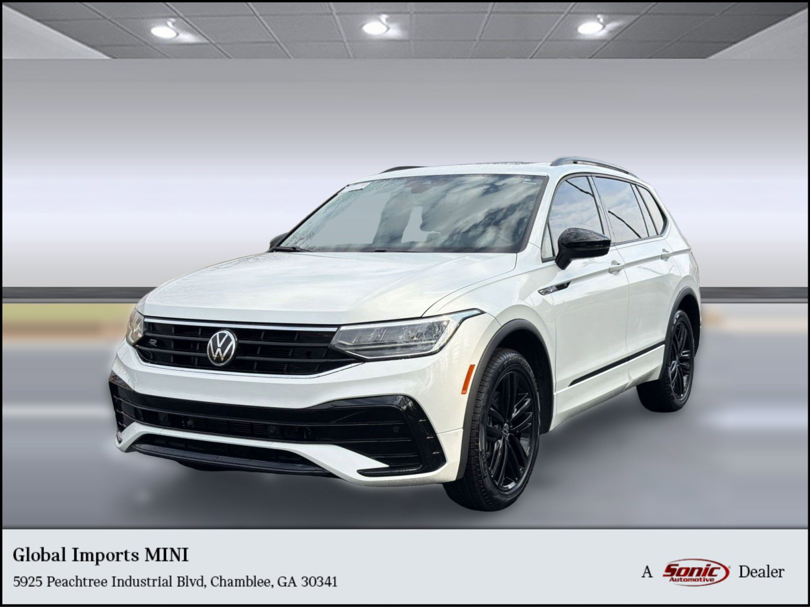 Used 2022 Volkswagen Tiguan SE R-Line image 1