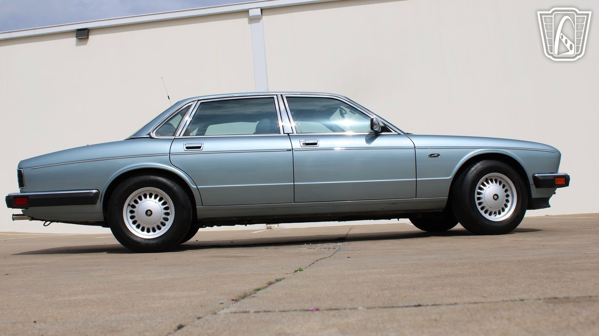 Used 1990 Jaguar XJ Vanden Plas image 17