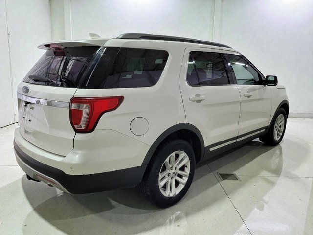 Used 2017 Ford Explorer XLT w/ Equipment Group 202A image 29