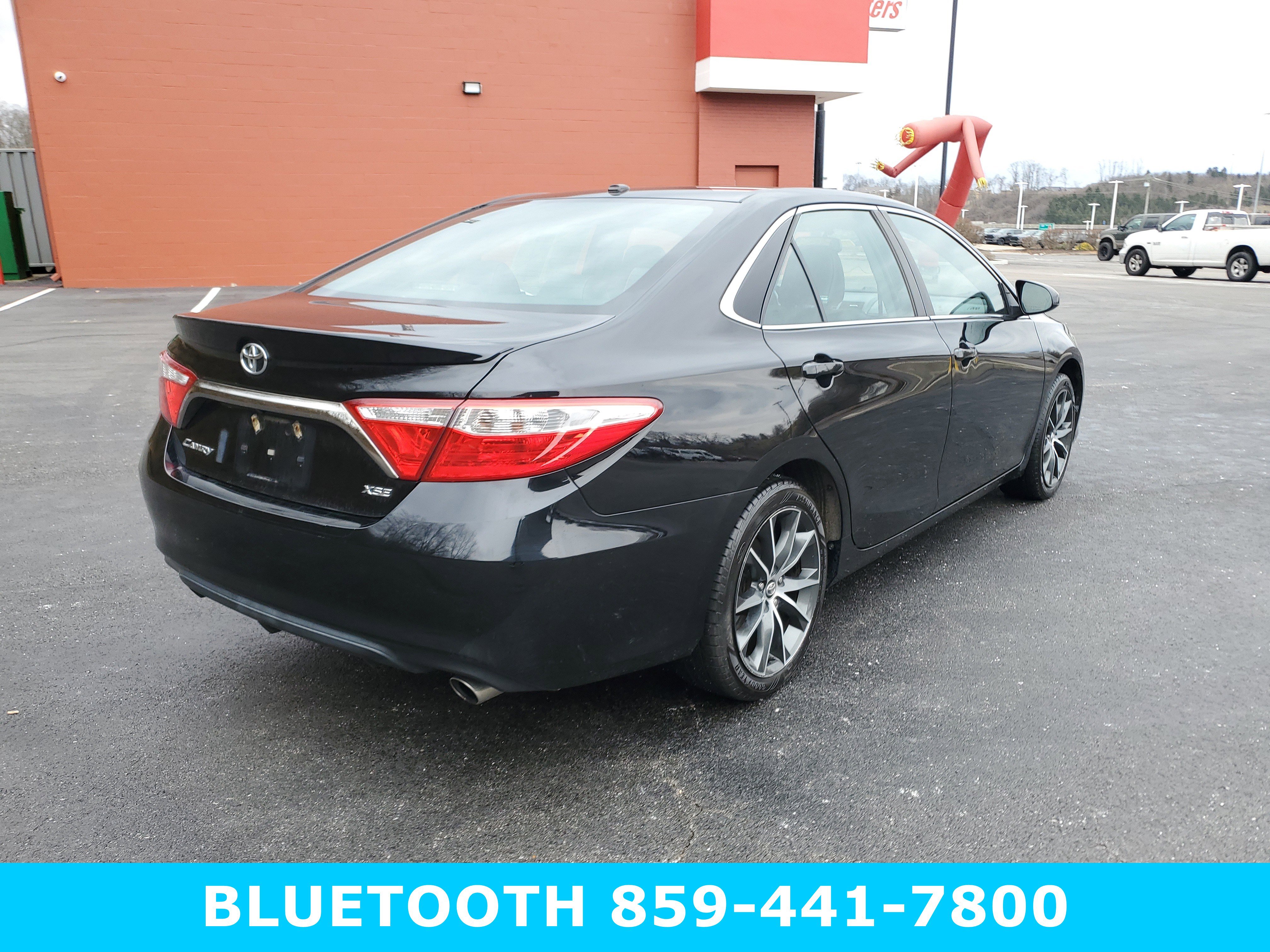 Used 2017 Toyota Camry XSE image 4