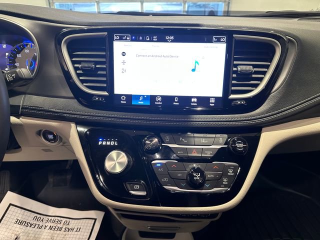 Used 2022 Chrysler Pacifica Touring-L AWD/4WD image 10