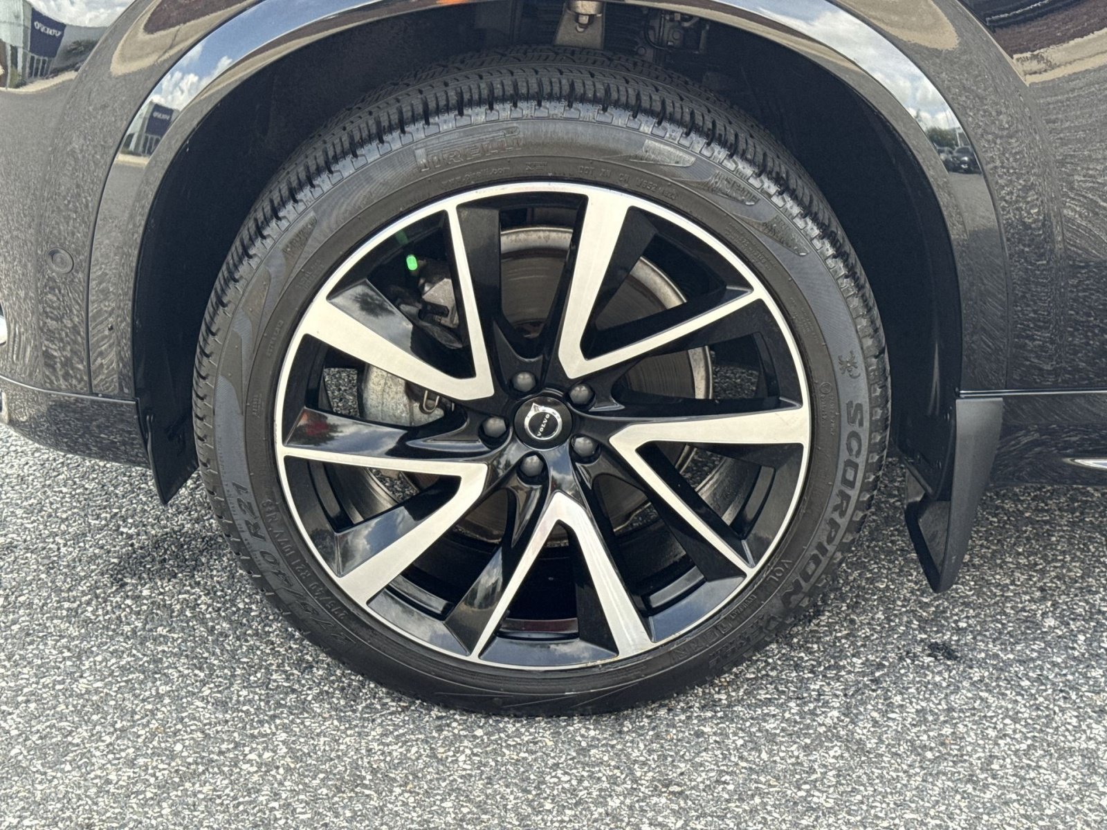 Certified 2024 Volvo XC90 B6 Ultimate w/ Protection Package Premier AWD/4WD image 12