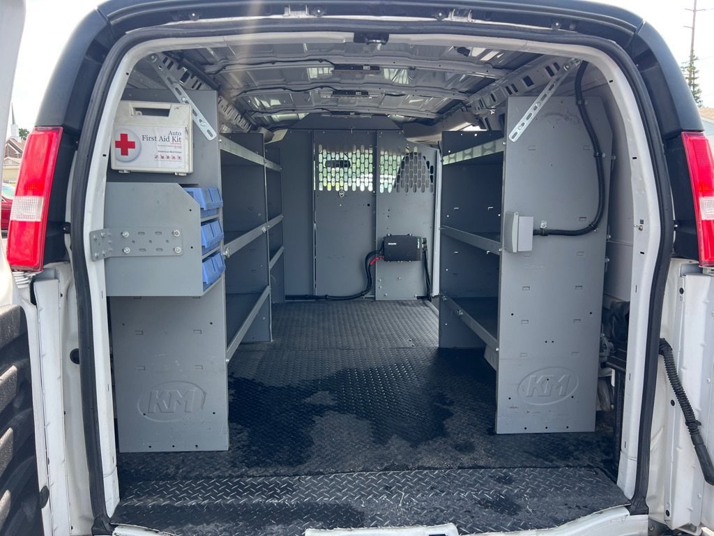 Used 2018 Chevrolet Express 3500 w/ Driver Convenience Package image 17