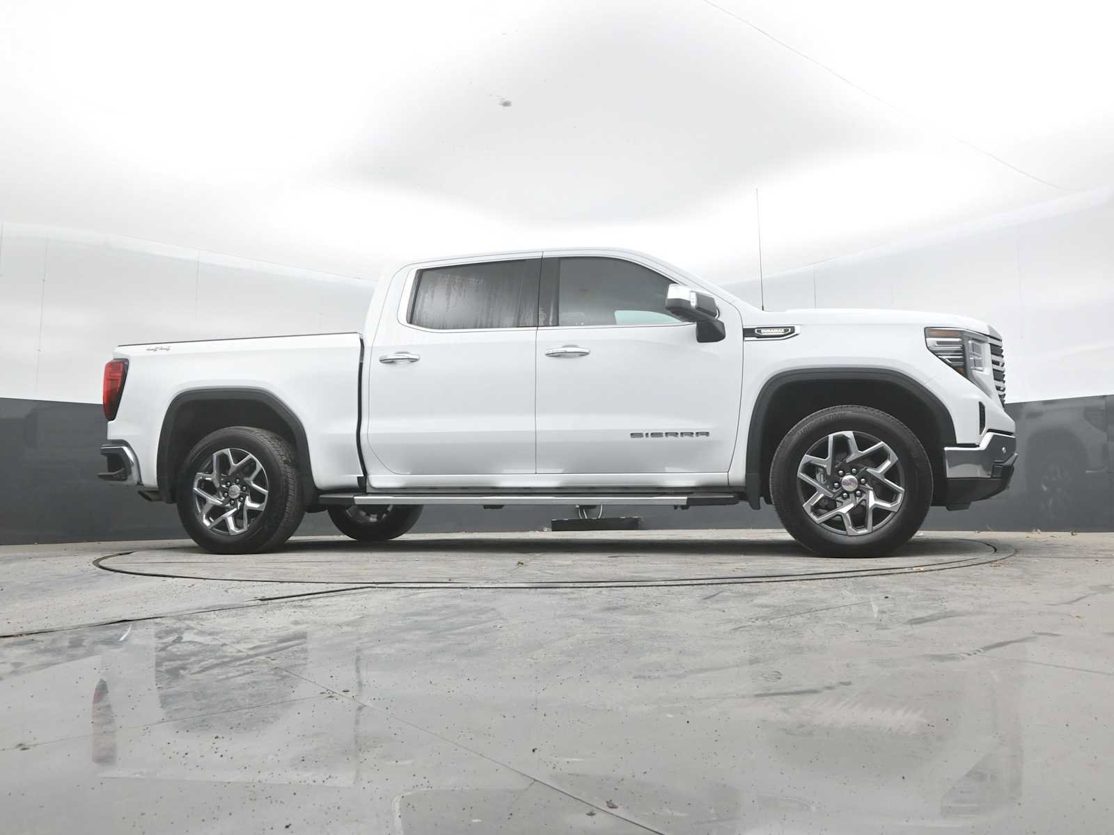 Used 2024 GMC Sierra 1500 SLT w/ SLT Premium Plus Package AWD/4WD image 45