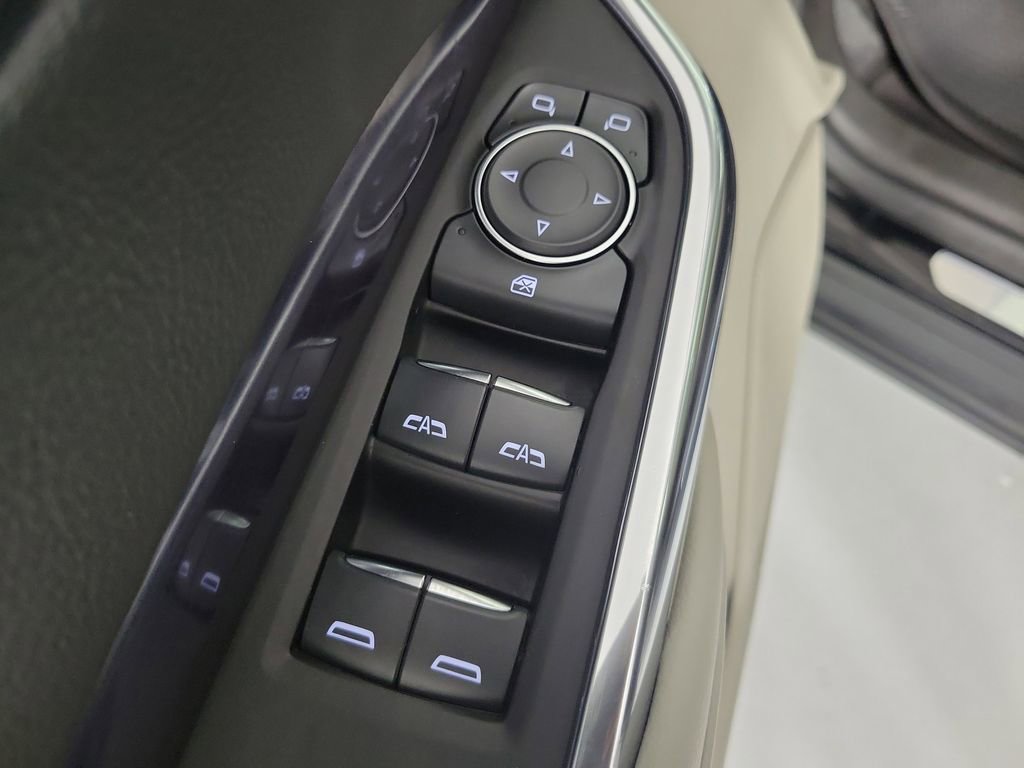 Certified 2023 Cadillac XT4 Luxury w/ Cold Weather Package image 20