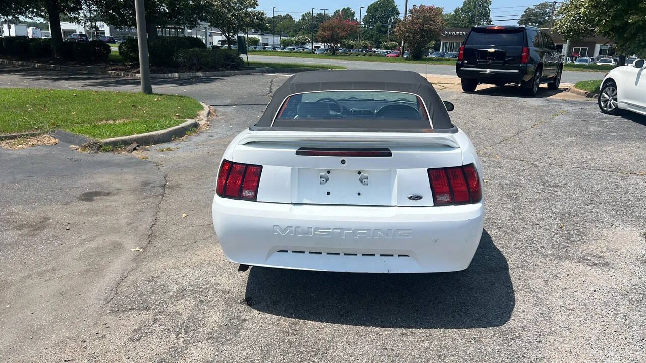 Used 1999 Ford Mustang Convertible RWD image 6