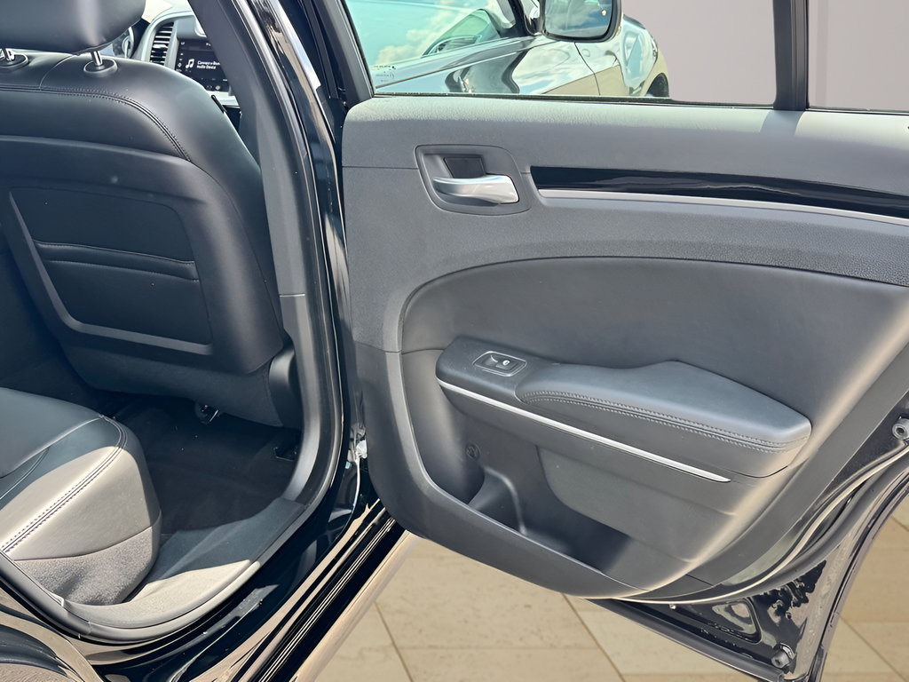 Used 2023 Chrysler 300 Touring L RWD image 27