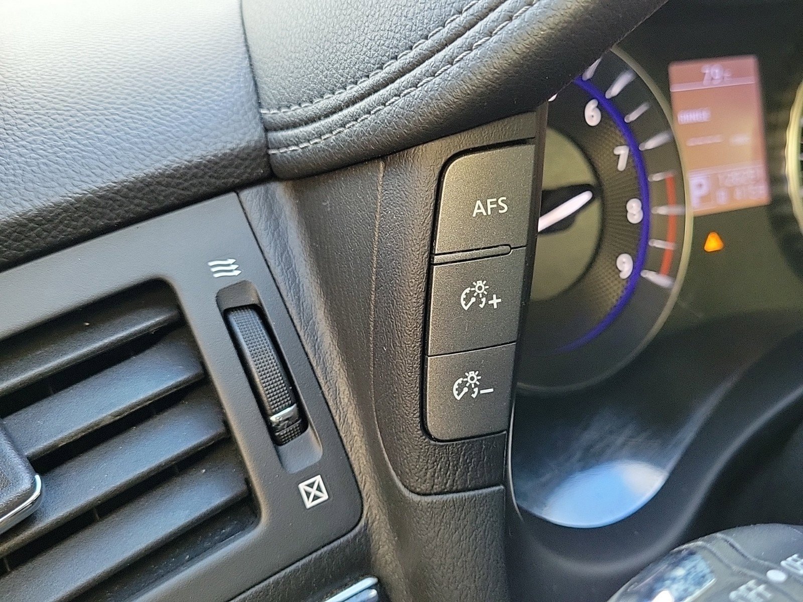 Used 2015 INFINITI Q70 L 5.6 image 27