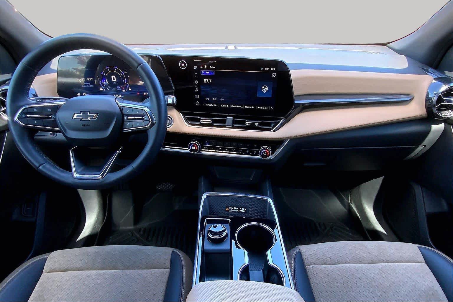 Used 2025 Chevrolet Equinox ACTIV w/ Safety and Technology Package FWD image 16