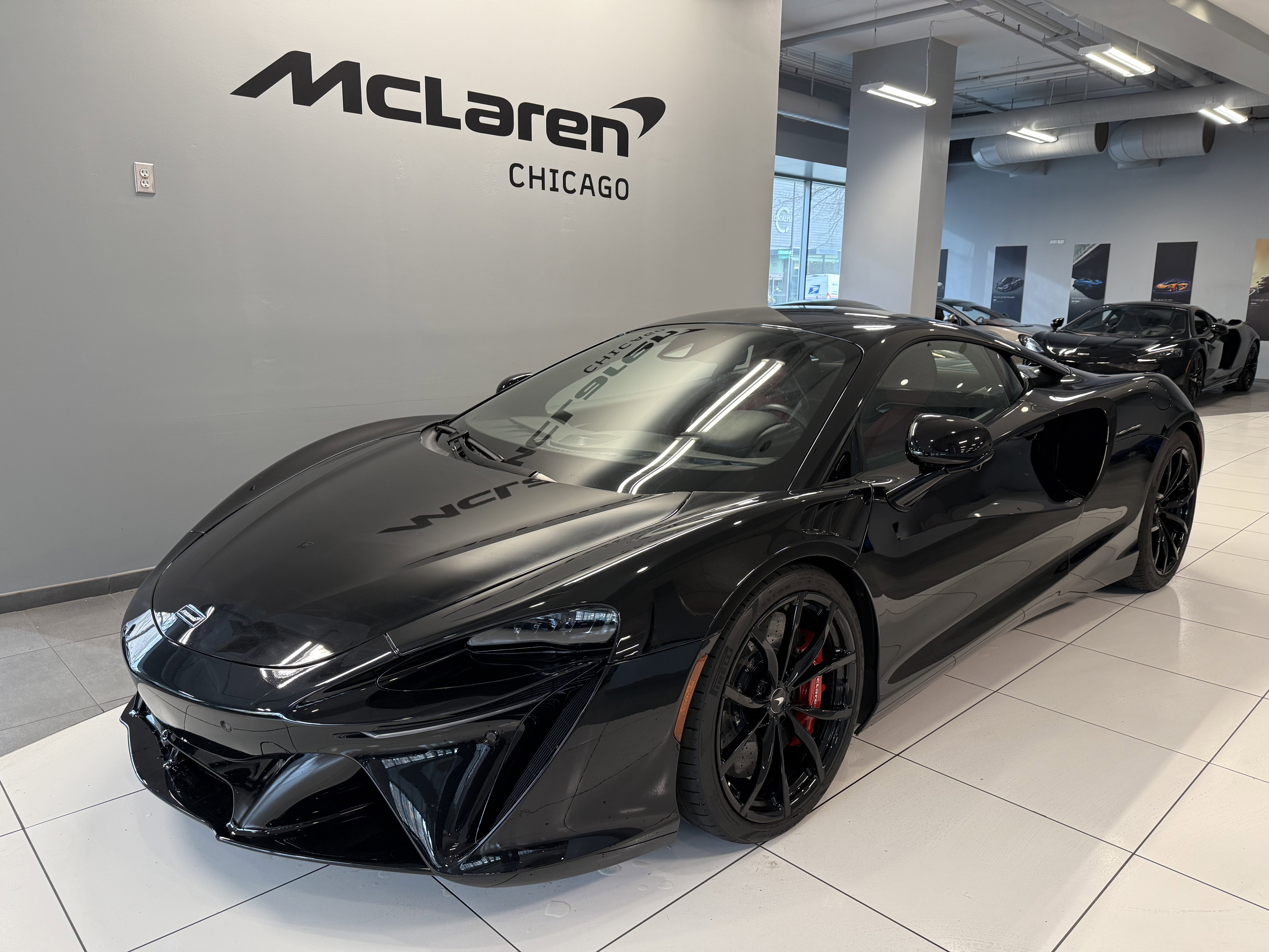 Used 2023 McLaren Artura image 9