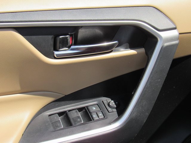 Used 2022 Toyota RAV4 XLE image 15