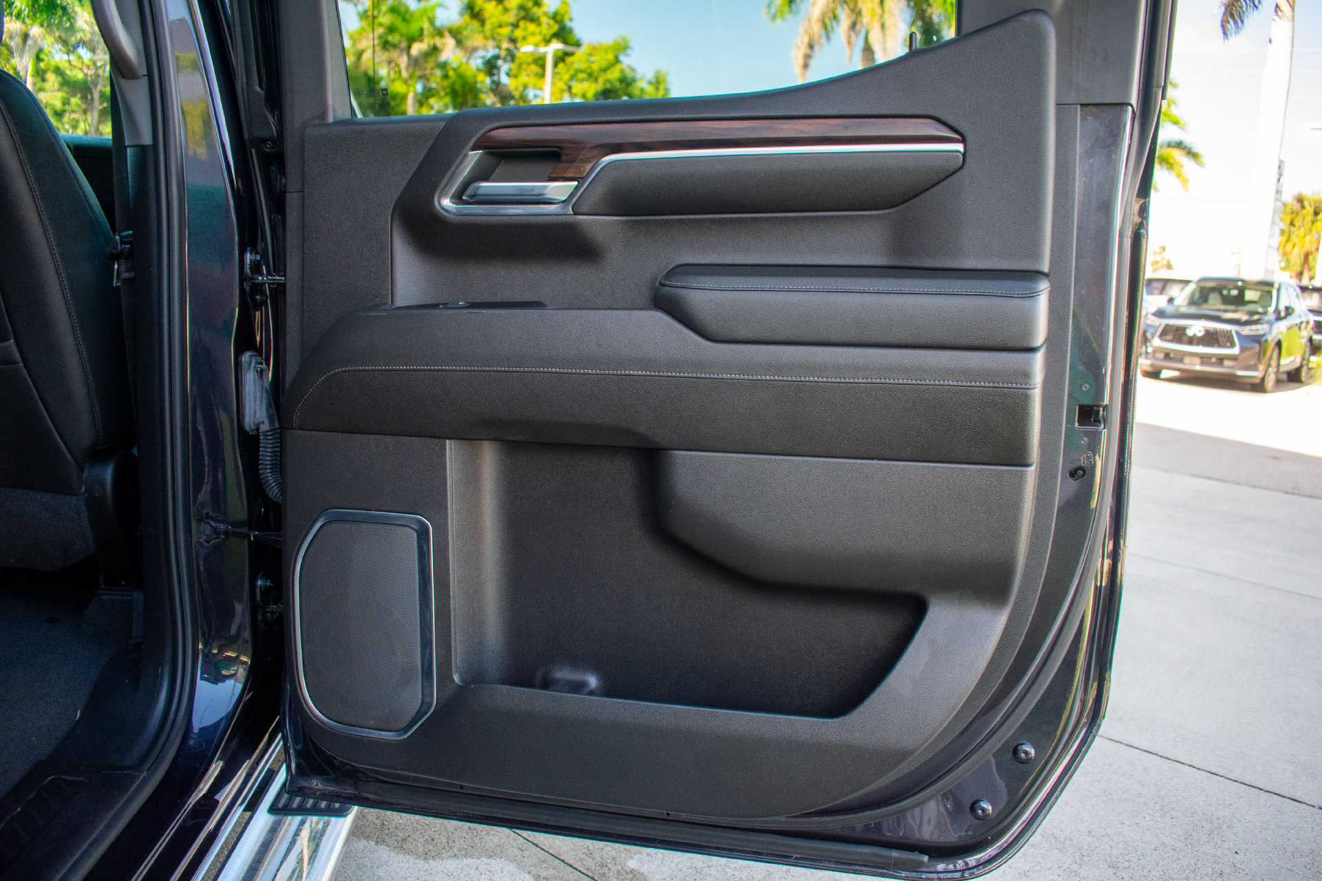Used 2022 GMC Sierra 1500 SLT w/ SLT Premium Package RWD image 22