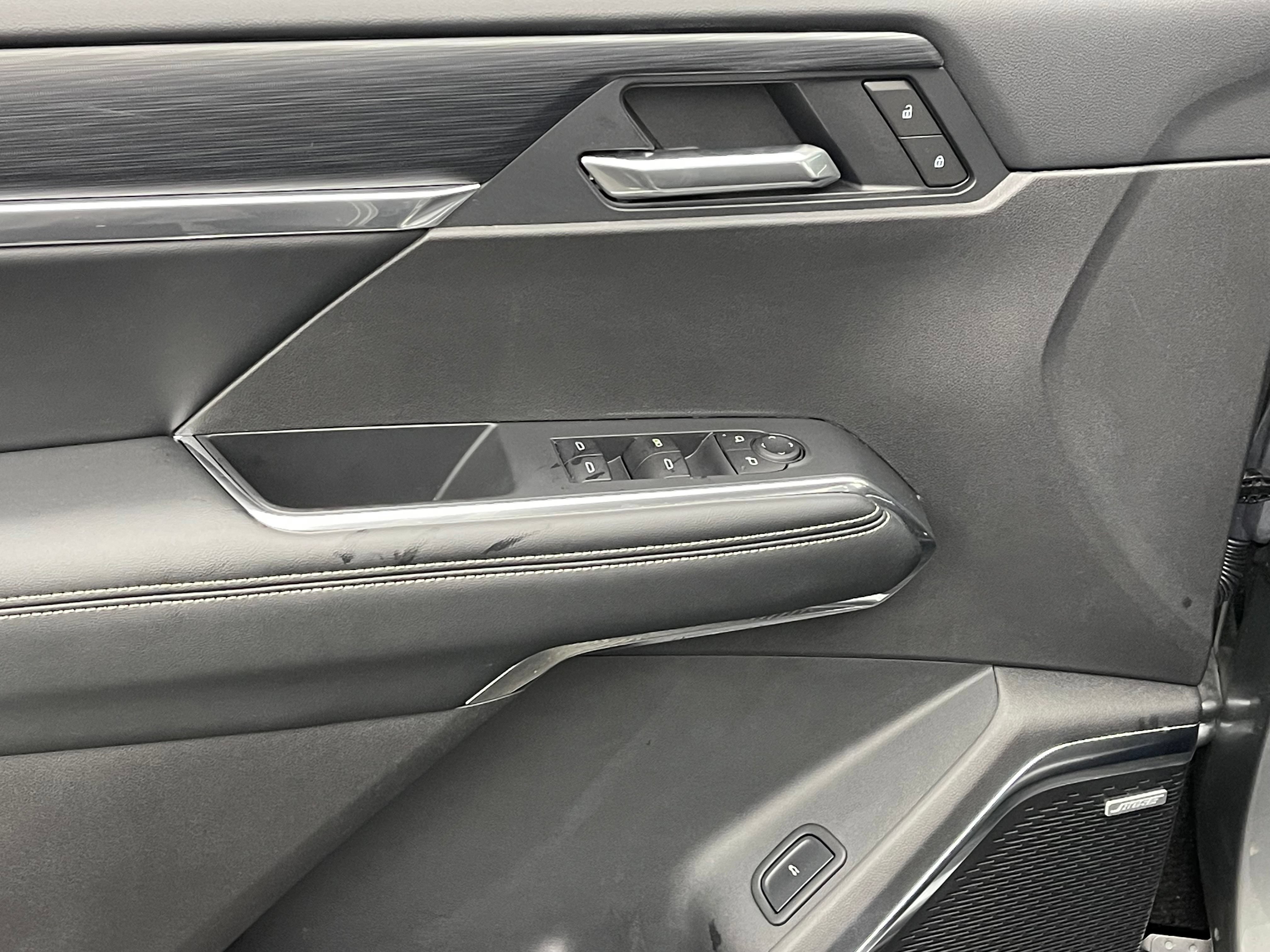 Used 2025 GMC Acadia Elevation FWD image 16
