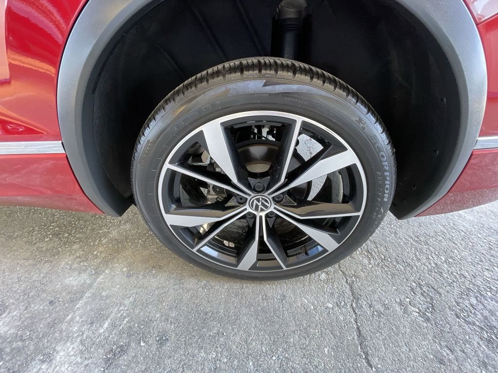 Used 2024 Volkswagen Tiguan SEL R-Line image 32