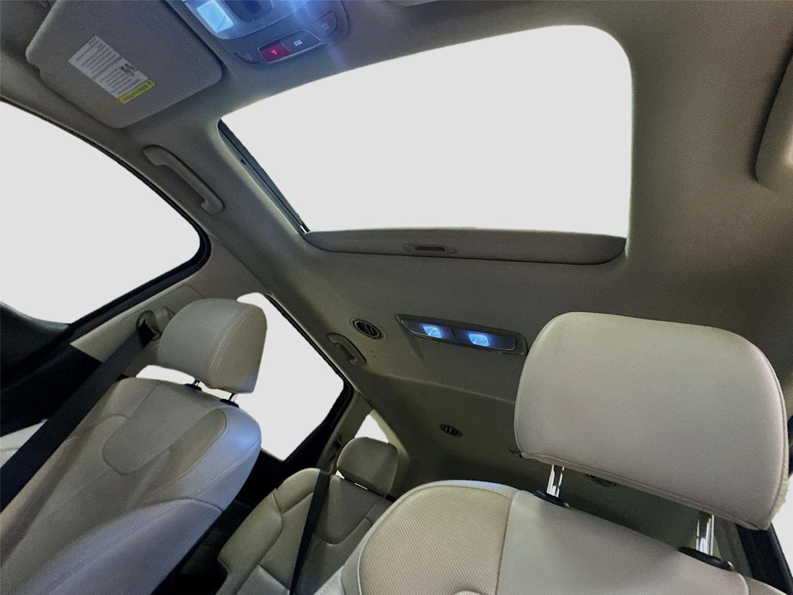 Used 2024 Kia Telluride EX w/ EX Captain's Chair Package FWD image 23