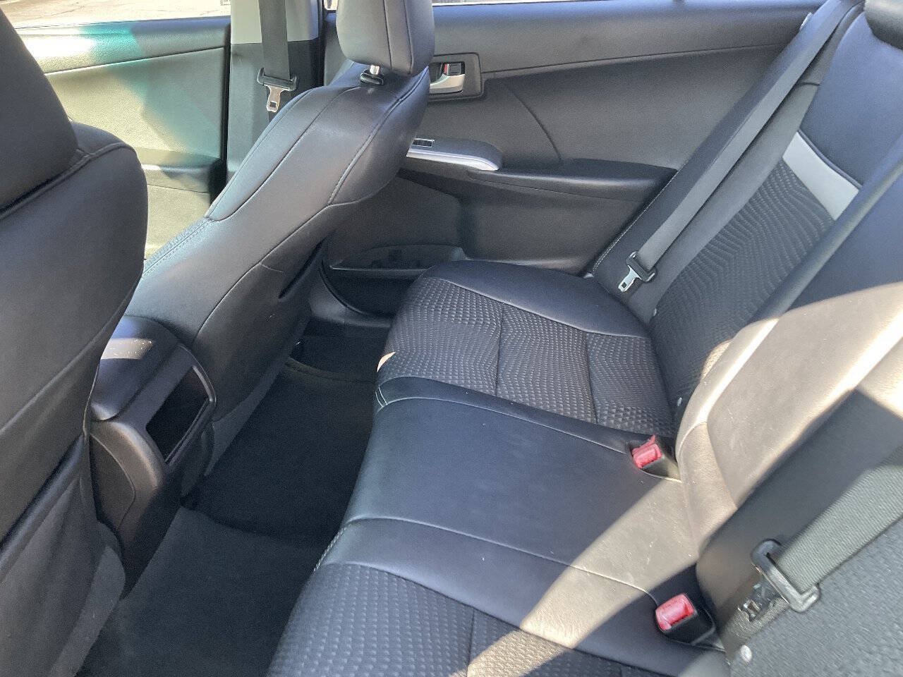 Used 2014 Toyota Camry SE FWD image 13