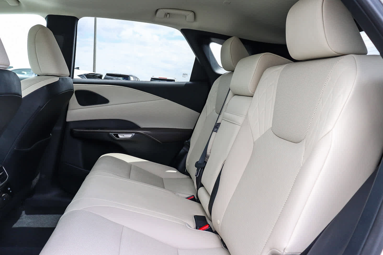 Used 2023 Lexus RX 350 FWD w/ Cold Area Package image 21