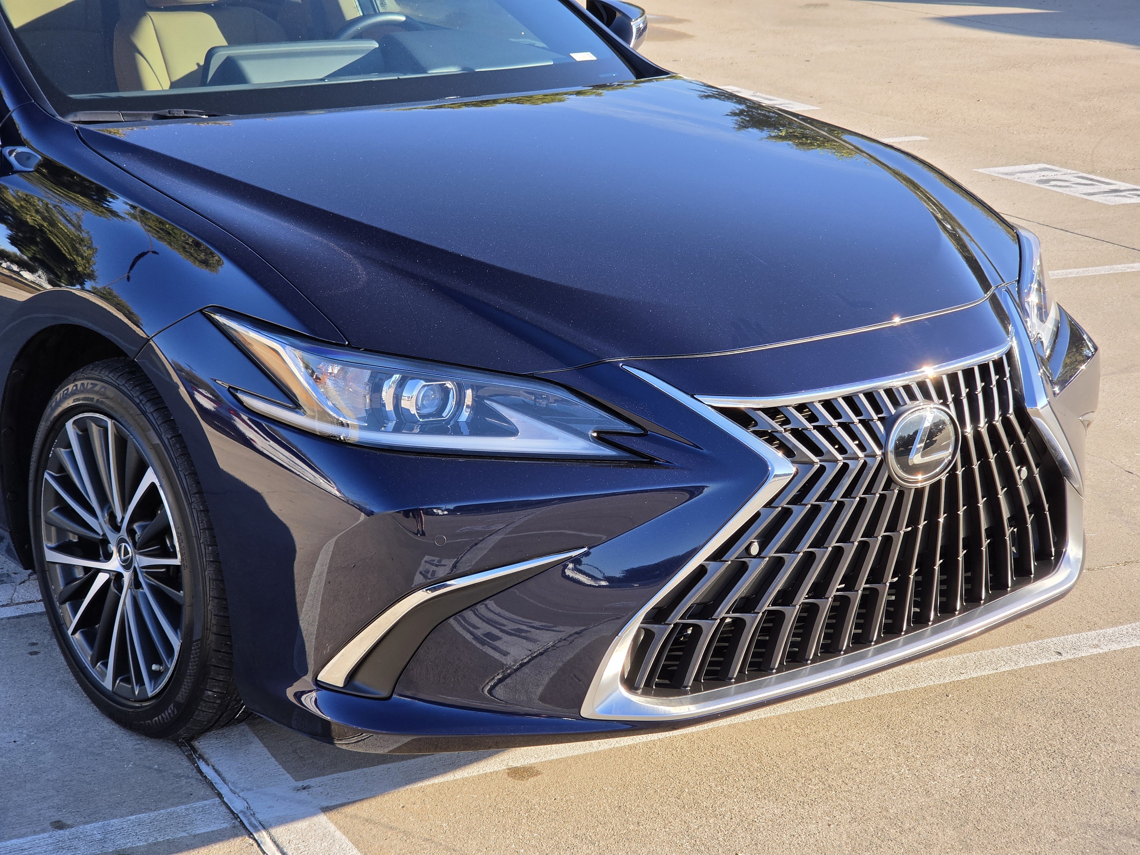 Used 2025 Lexus ES 350 w/ Premium Package FWD image 11